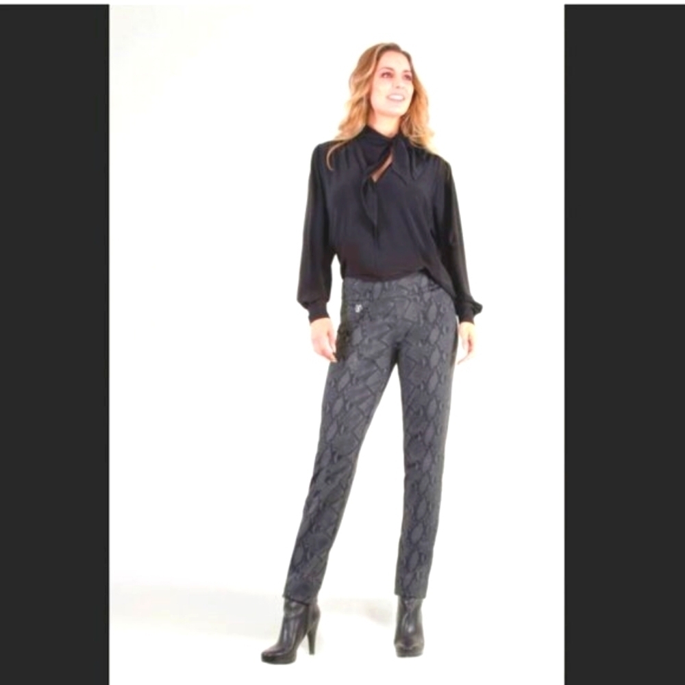 Soho Apparel Ltd Snakeskin Printed Pull On Pant 2x